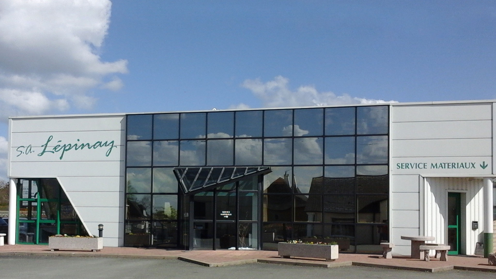 sa lepinay locaux Fabrication de caveaux